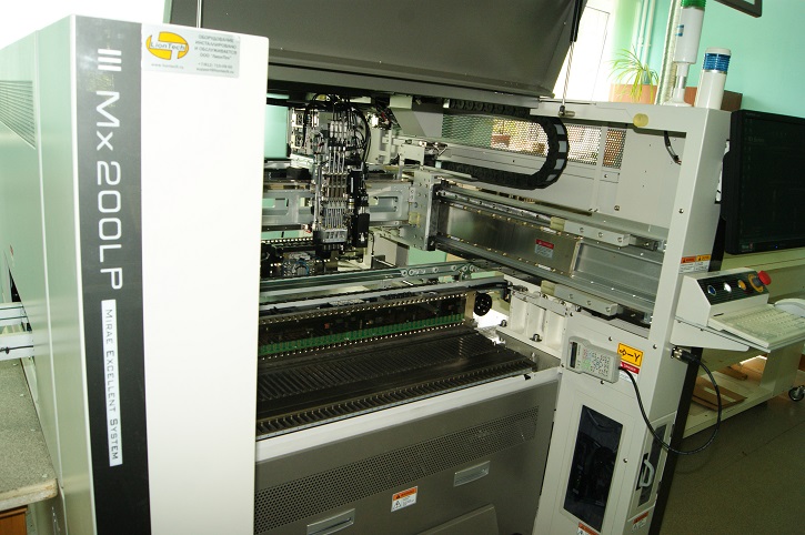 Автомат для поверхностного монтажа.SMT placement machine